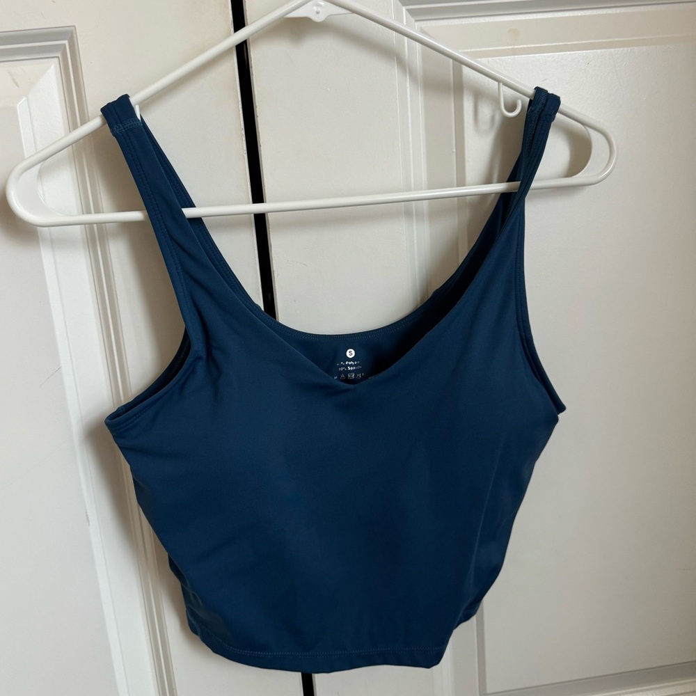 super cute flattering workout tank top